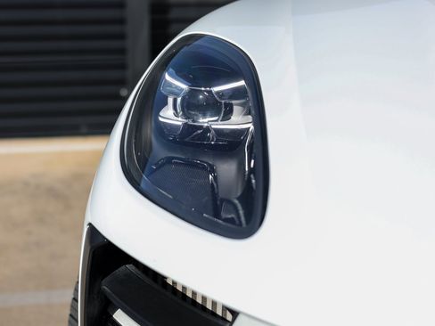 Certified 2020 Porsche Macan S image 13