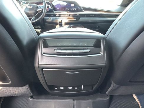 Certified 2024 Cadillac Escalade ESV Premium Luxury Platinum w/ Heavy-Duty Trailer Package image 29