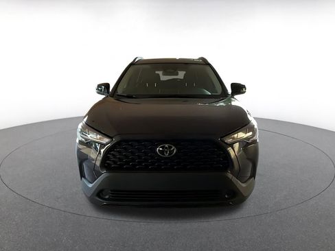 Used 2025 Toyota Corolla Cross LE image 4