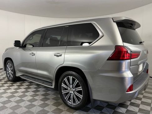Used 2017 Lexus LX 570 4WD image 4