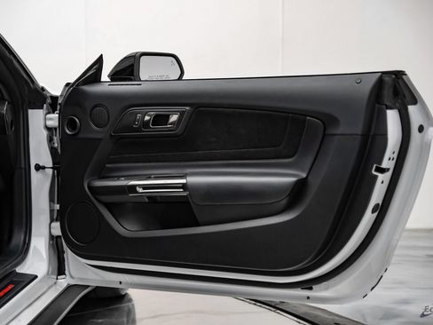 Used 2019 Ford Mustang Shelby GT350R w/ GT350R Equipment Group 920A RWD image 86