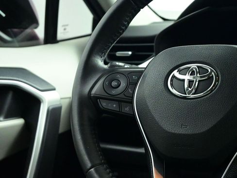 Used 2020 Toyota RAV4 XLE Premium image 10