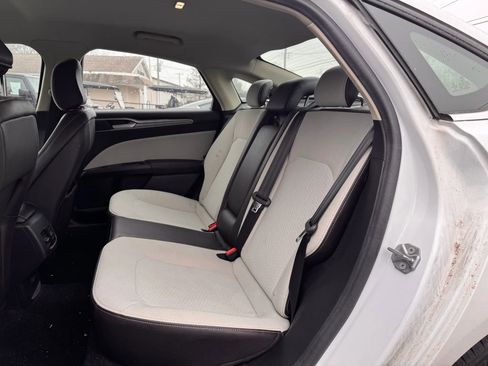 Used 2020 Ford Fusion SE w/ Equipment Group 151A image 10