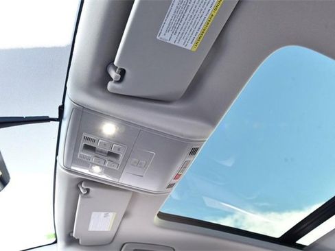 Certified 2022 Volkswagen Taos SE image 21