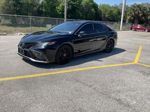 Used 2022 Toyota Camry XSE image 4