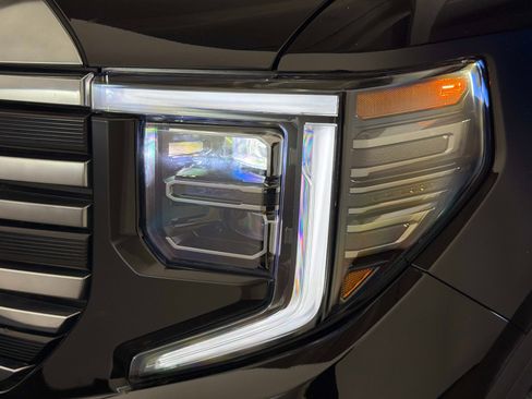 Used 2024 GMC Sierra 1500 AT4 w/ Technology Package AWD/4WD image 10