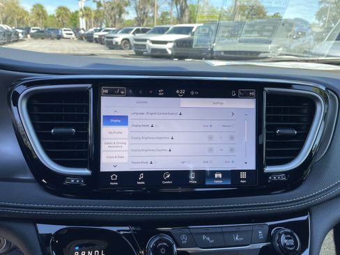 New 2026 Chrysler Pacifica Select image 46