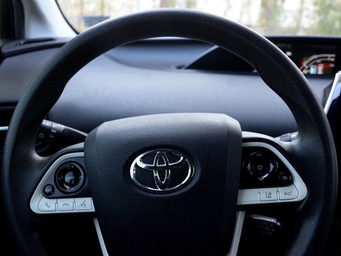 Used 2017 Toyota Prius Two image 18