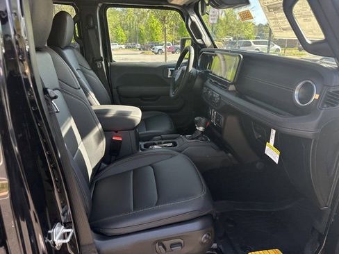 New 2025 Jeep Gladiator Sport w/ Premium Package image 15