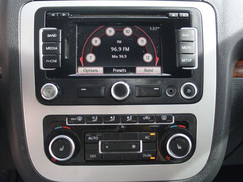 Used 2012 Volkswagen Eos Lux image 18