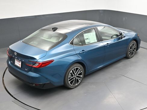 Used 2025 Toyota Camry XLE w/ Premium Plus Package image 31