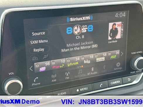 Used 2025 Nissan Rogue SV image 30