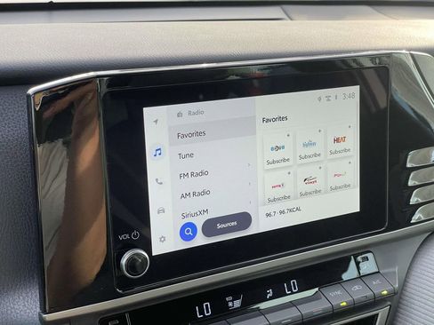 Used 2025 Toyota Camry SE w/ Convenience Package image 16