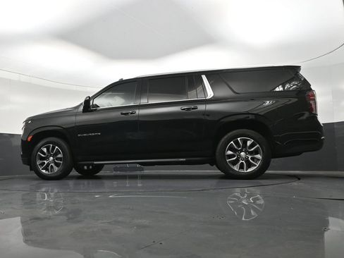 Used 2023 Chevrolet Suburban LT RWD image 27
