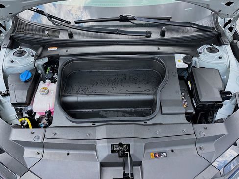 Used 2024 Hyundai Ioniq 6 SE RWD image 30