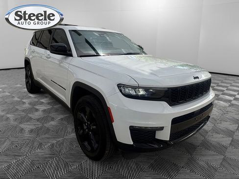 Used 2023 Jeep Grand Cherokee L Limited w/ Black Appearance Package AWD/4WD image 7