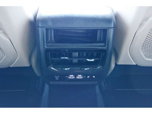 Used 2023 Jeep Grand Cherokee Limited w/ Luxury Tech Group II image 15