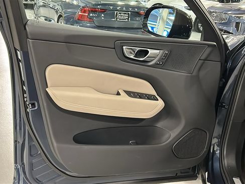 Certified 2026 Volvo XC60 B5 Plus AWD/4WD image 9