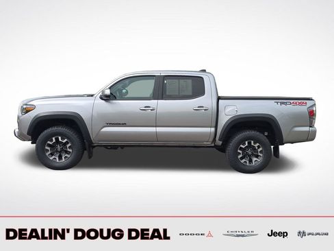 Used 2023 Toyota Tacoma TRD Off-Road w/ Technology Package AWD/4WD image 3