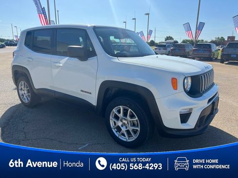Used 2023 Jeep Renegade Latitude AWD/4WD image 3