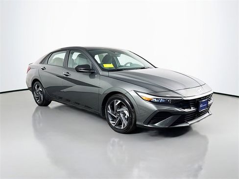 Certified 2025 Hyundai Elantra Sport image 10