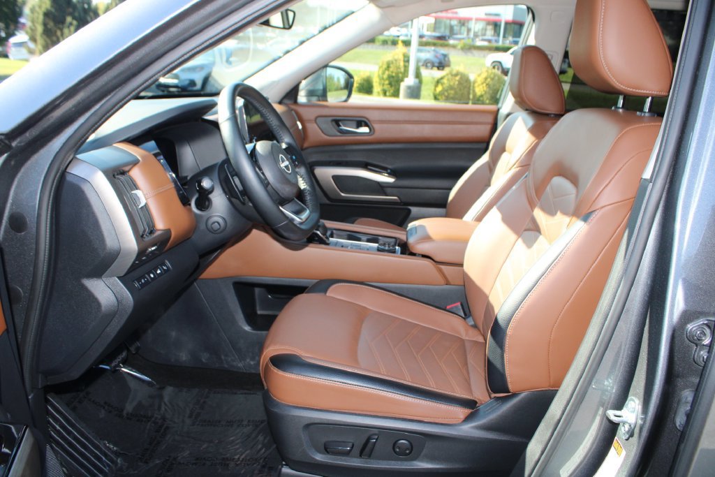 Used 2025 Nissan Pathfinder Platinum w/ Cargo Package AWD/4WD image 10