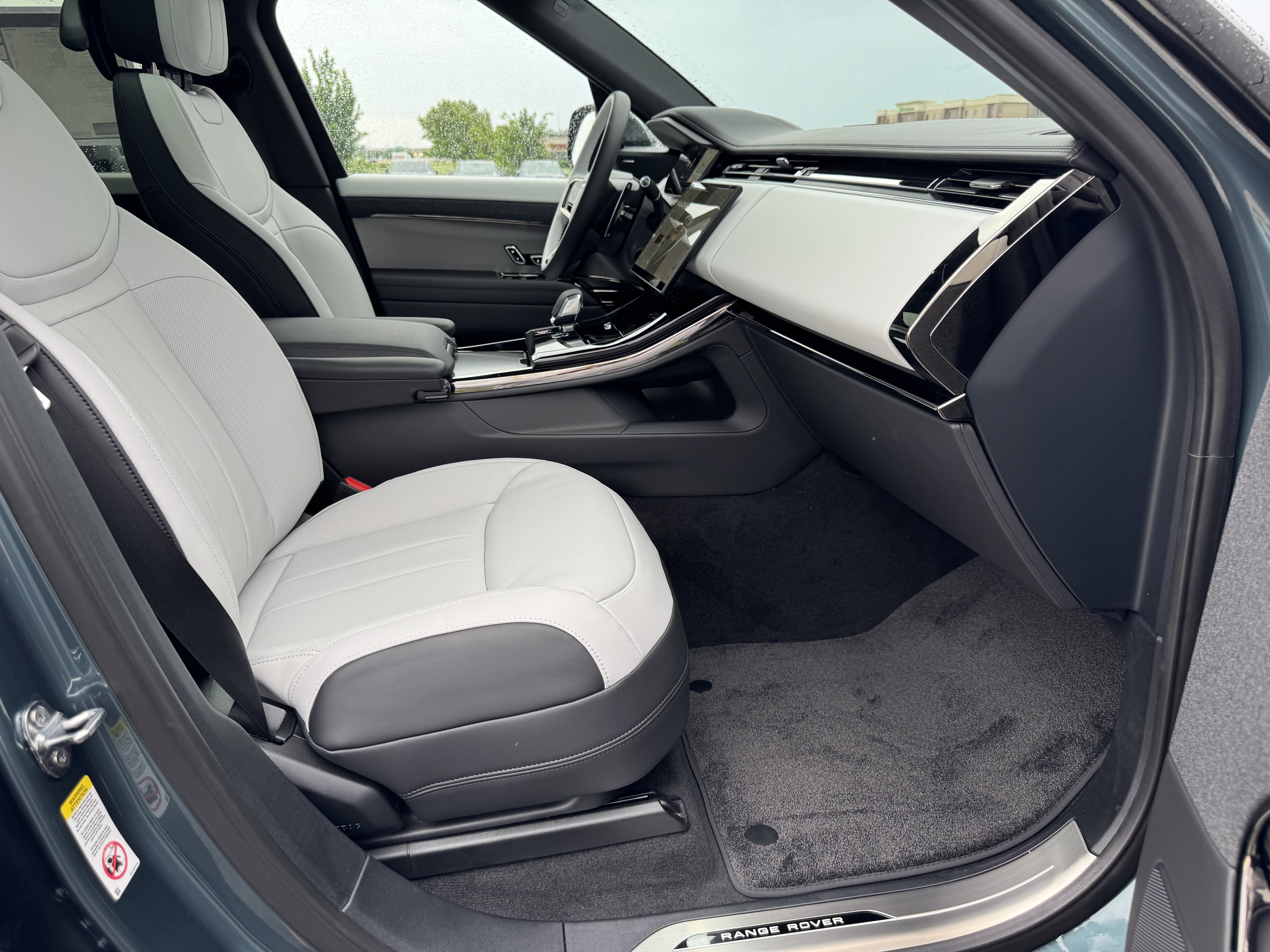 New 2026 Land Rover Range Rover Sport Dynamic SE AWD/4WD image 3