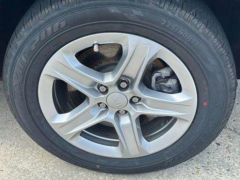 Used 2023 Jeep Compass Latitude AWD/4WD image 6