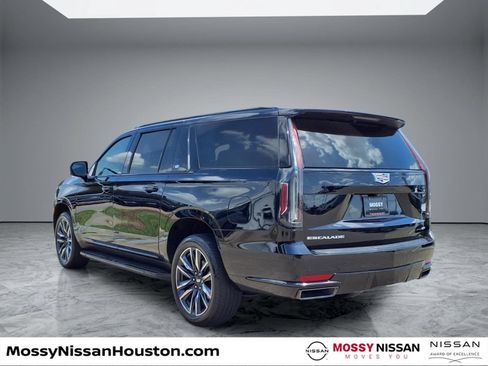 Used 2024 Cadillac Escalade ESV Sport RWD image 2