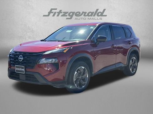 Used 2025 Nissan Rogue SV image 2