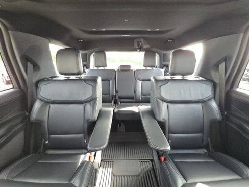 Used 2025 Ford Expedition Platinum w/ Stealth Performance Package AWD/4WD image 23