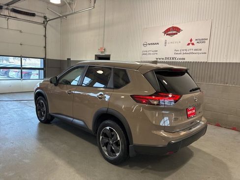 Certified 2024 Nissan Rogue SV w/ SV Premium Package image 5