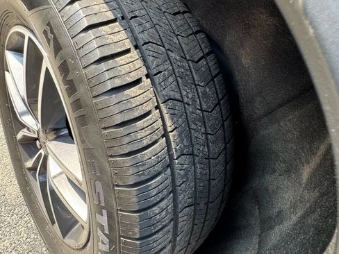 Used 2019 Jeep Grand Cherokee Limited image 18