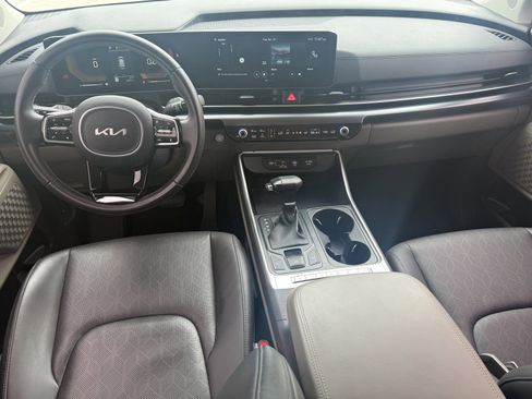Used 2025 Kia Carnival FWD image 15