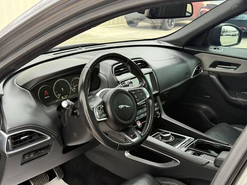 Used 2017 Jaguar F-PACE S image 16