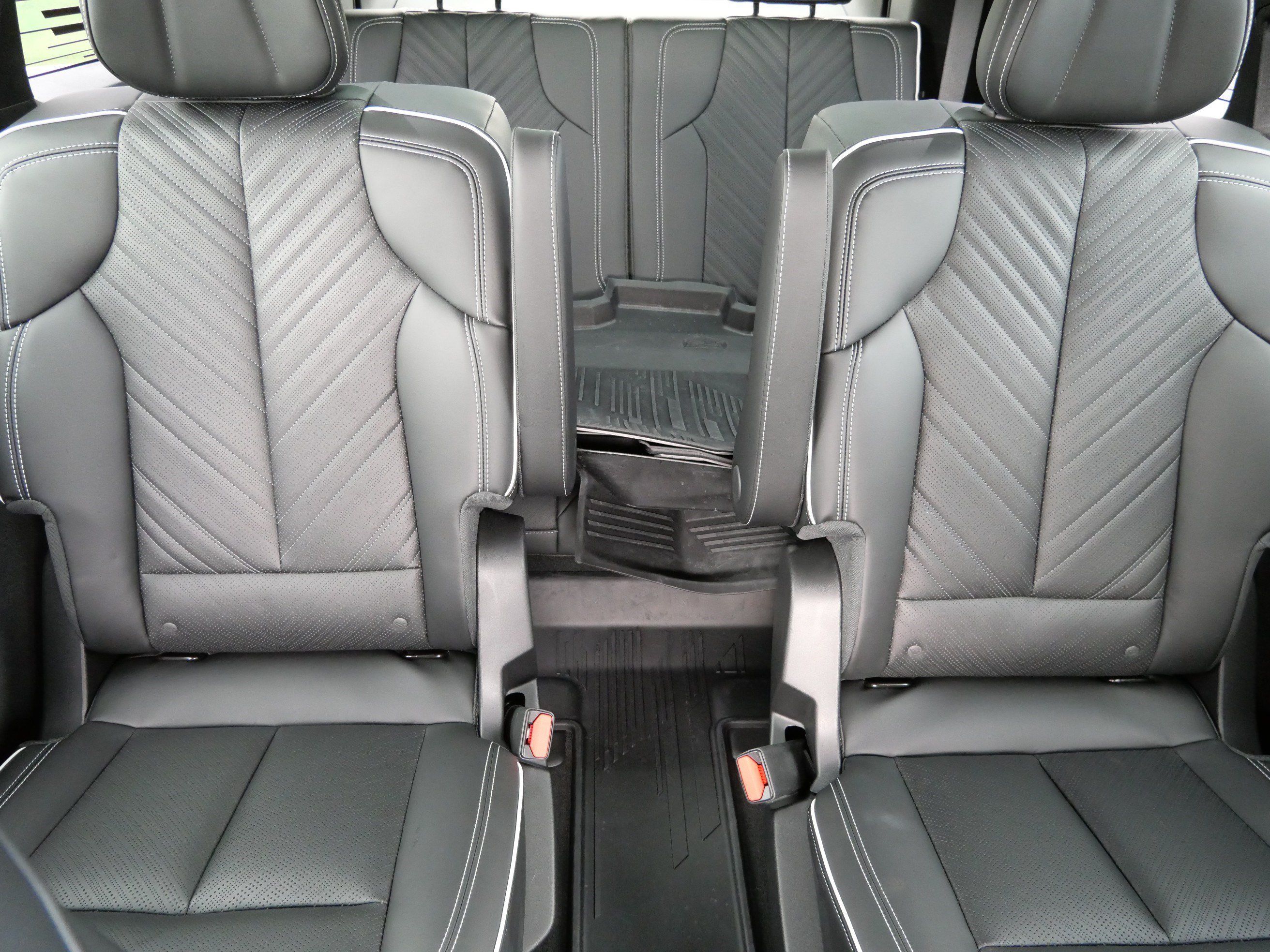 Certified 2026 Cadillac Vistiq Sport w/ LPO, Floor Liner Package AWD/4WD image 13