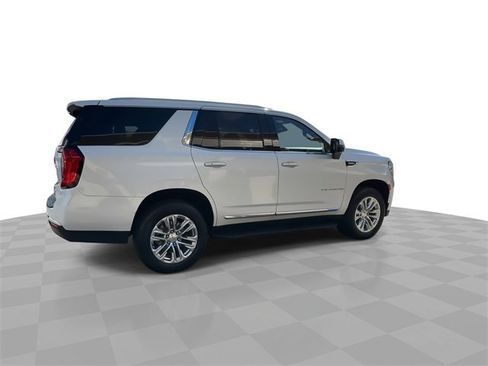 Used 2023 GMC Yukon SLT w/ SLT Luxury Package image 15