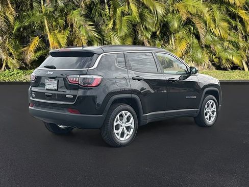 Used 2024 Jeep Compass Latitude AWD/4WD image 6