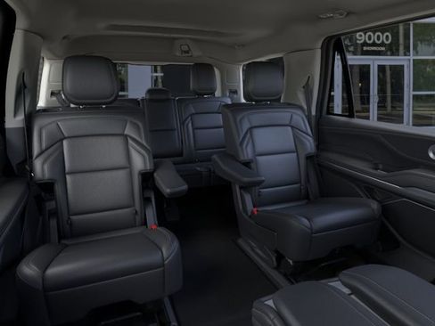 New 2026 Lincoln Navigator Premiere AWD/4WD image 11