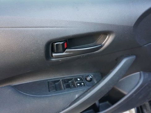 Used 2023 Toyota Corolla LE image 4