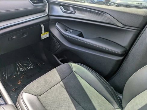 New 2025 Jeep Grand Cherokee L Altitude AWD/4WD image 15
