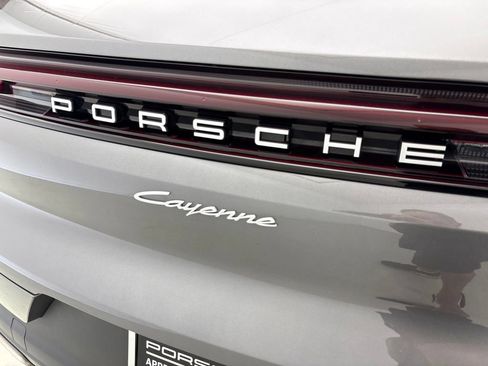 Certified 2024 Porsche Cayenne AWD/4WD image 11