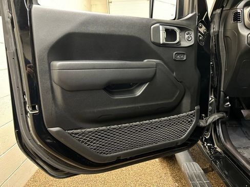 Used 2022 Jeep Wrangler Sport AWD/4WD image 9