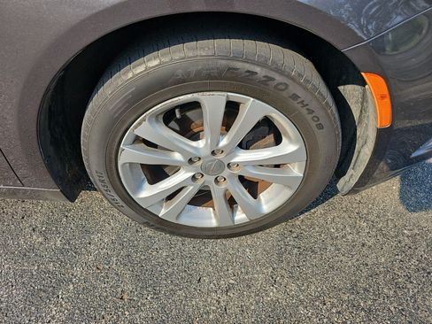 Used 2015 Chrysler 200 Limited FWD image 10
