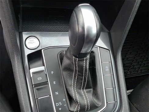 Used 2021 Volkswagen Tiguan SE w/ Panoramic Sunroof Package image 15