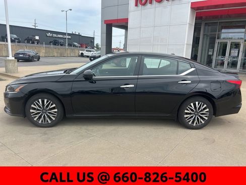 Used 2025 Nissan Altima 2.5 SV FWD image 9