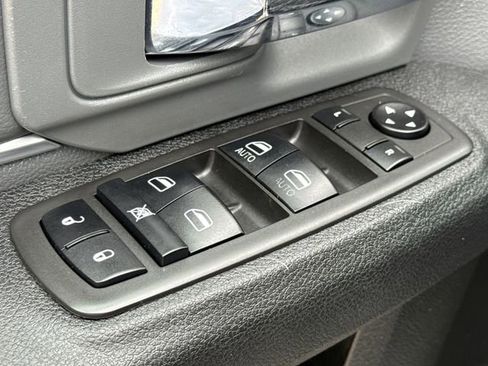 Used 2021 RAM 1500 Classic SLT RWD image 19