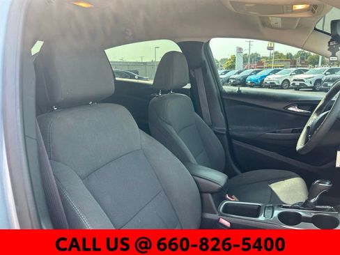 Used 2017 Chevrolet Cruze LT FWD image 5