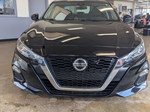 Used 2020 Nissan Altima 2.5 SV image 2