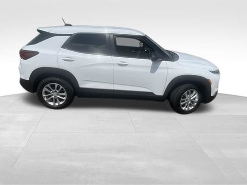 Used 2024 Chevrolet TrailBlazer LS w/ LS Convenience Package FWD image 4